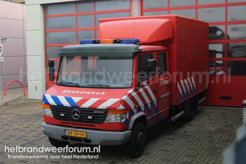 15-3183 Personen/materialen voertuig