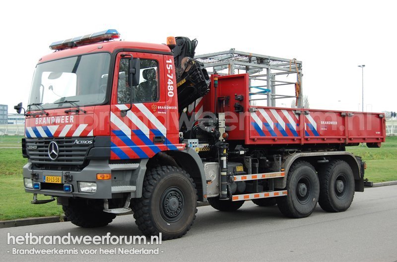 15-7480 Haakarmvoertuig