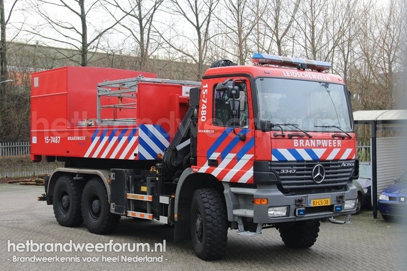 15-7480 Haakarmvoertuig