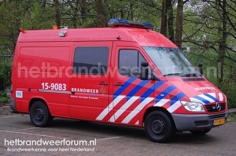 15-9083 Personen/materialen voertuig
