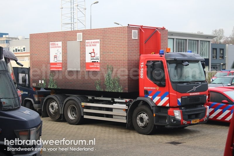 15-9680 Haakarmvoertuig