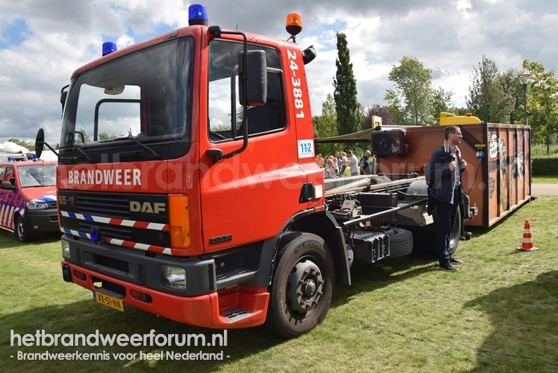 24-3881 Haakarmvoertuig