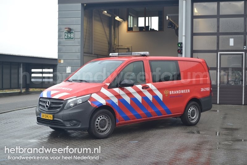 28-2102 Personen/Materialenvoertuig