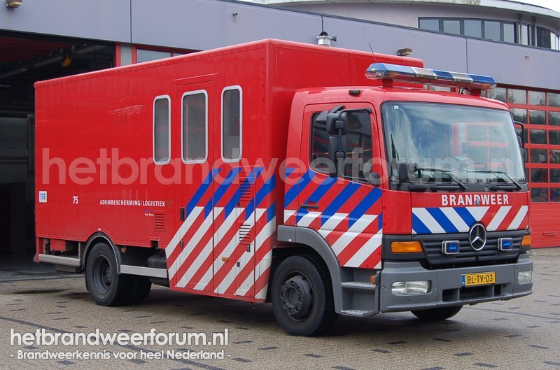 75 Adembeschermingsvoertuig