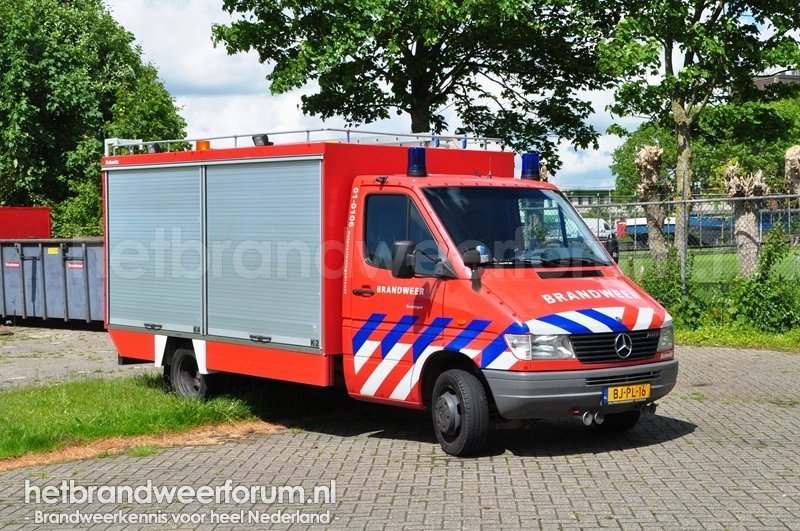 01-0106 Hulpverleningsvoertuig