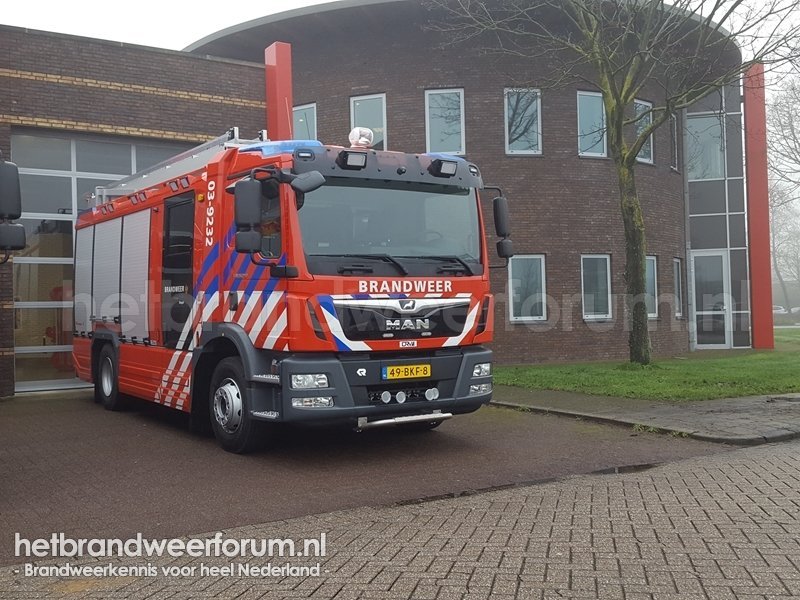 03-9232 Tankautospuit