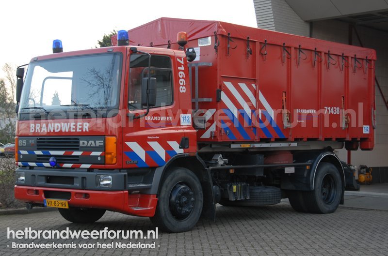 71 668 Haakarmvoertuig