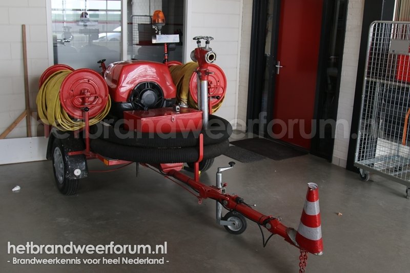 Motorspuitaanhanger Beneden leeuwen