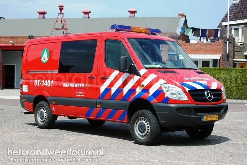 01-1411 Personeels/Materiaalvoertuig