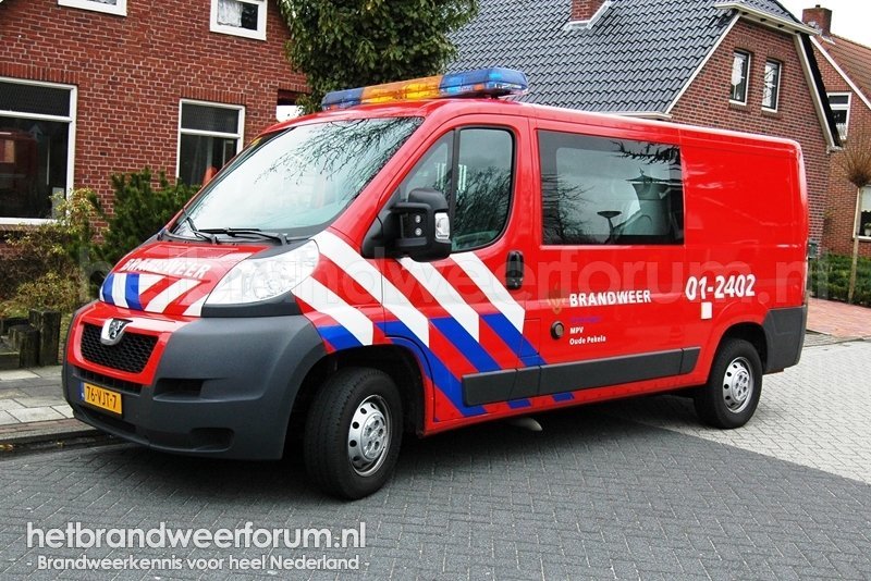 01-2402 Personeels/Materiaalvoertuig