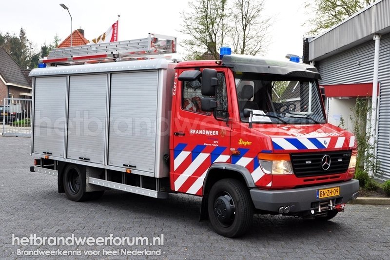 01-2472 Hulpverleningsvoertuig