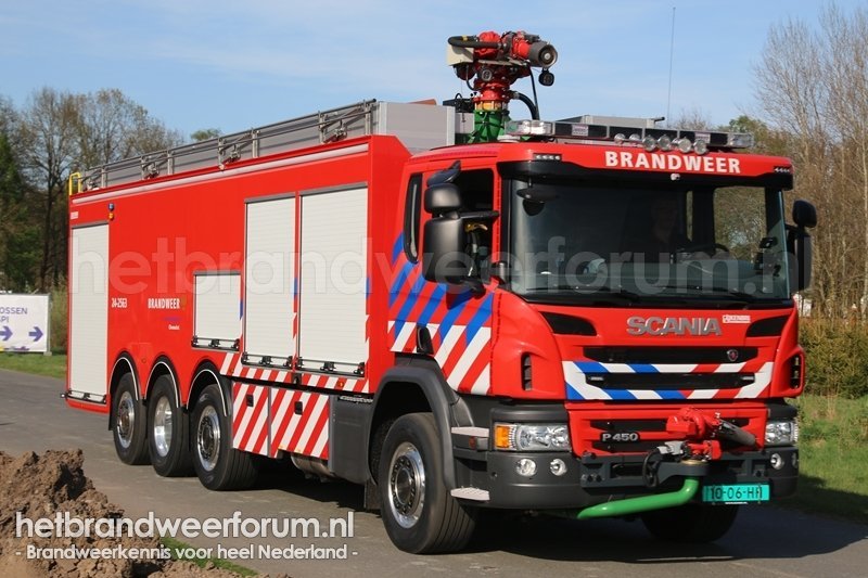 24-2563 Schuimblusvoertuig