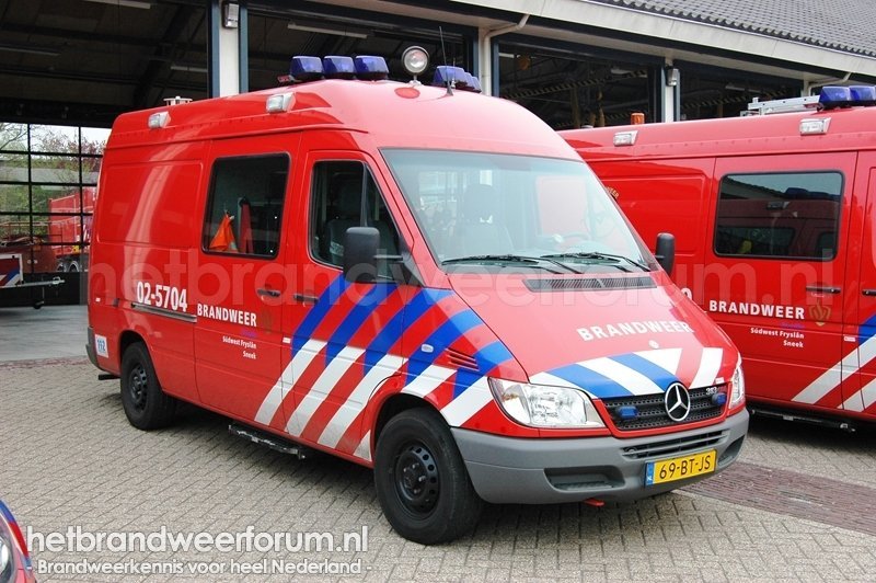 02-5704 Personeels/Materiaalvoertuig