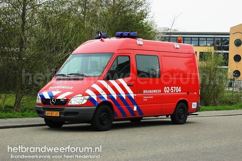 02-5704 Personeels/Materiaalvoertuig