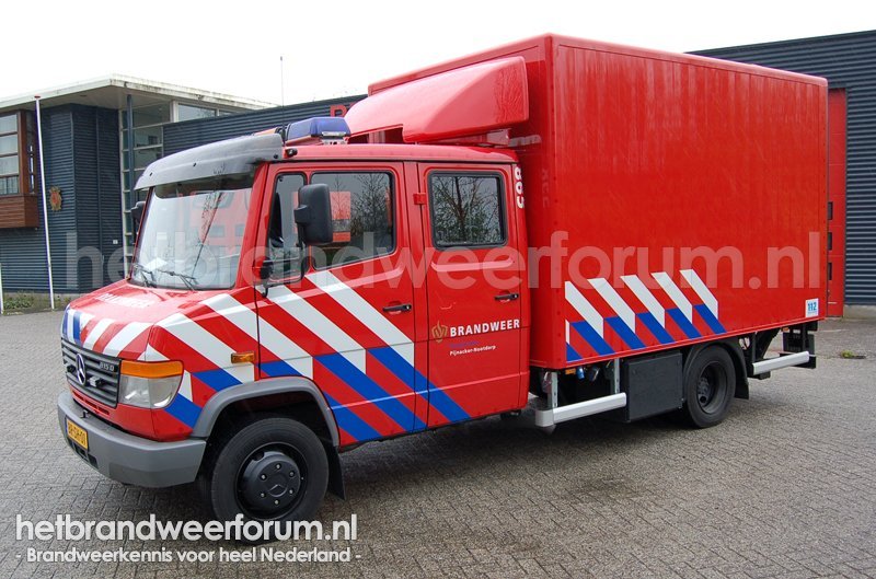 865 Personen/materialen voertuig