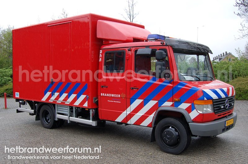 865 Personen/materialen voertuig