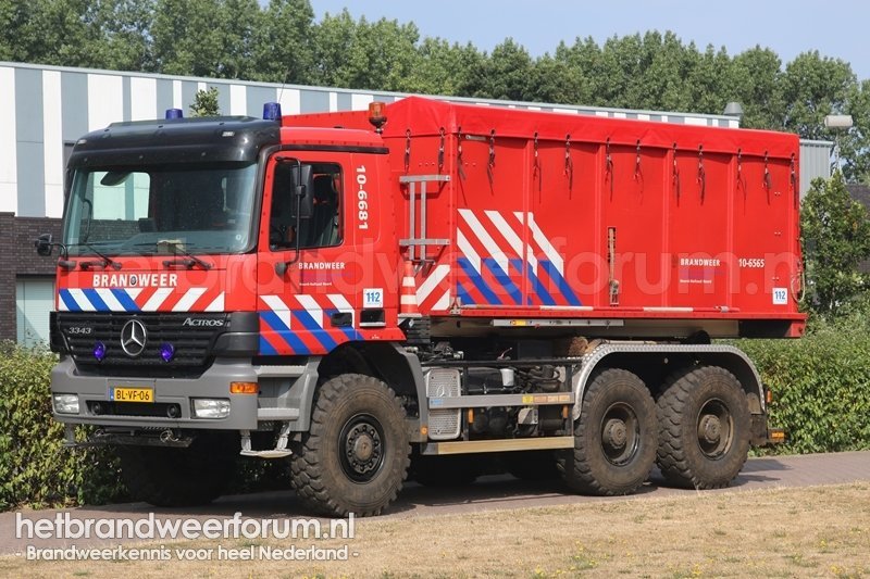10-6681 Haakarmvoertuig