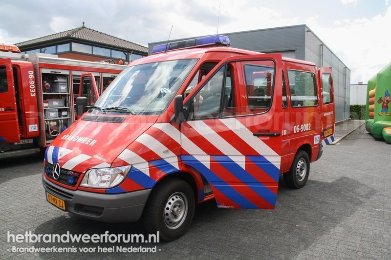 06-9002 Personeels/Materiaalvoertuig (07-NV-ZJ)