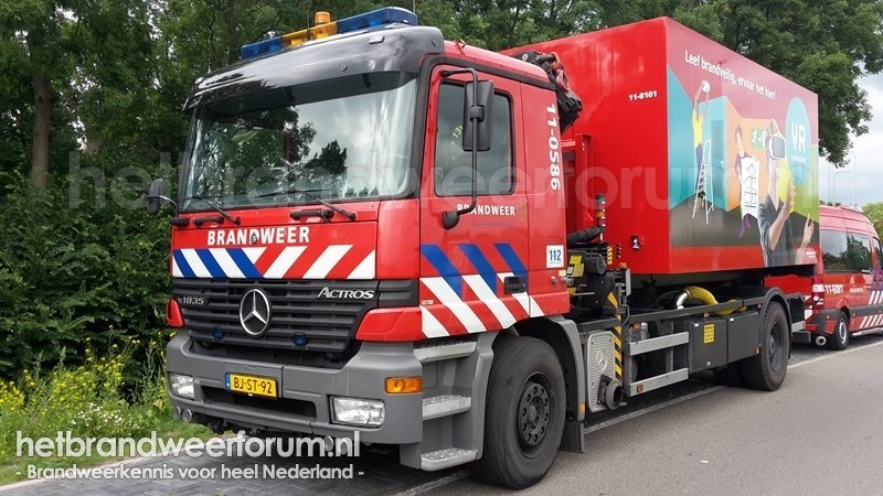 11-0586 Haakarmvoertuig (BJ-ST-92)