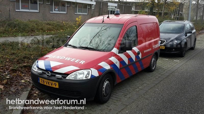 11-2001 Personeels/Materiaalvoertuig