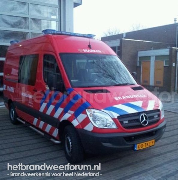 11-6083 Personeels/Materiaalvoertuig