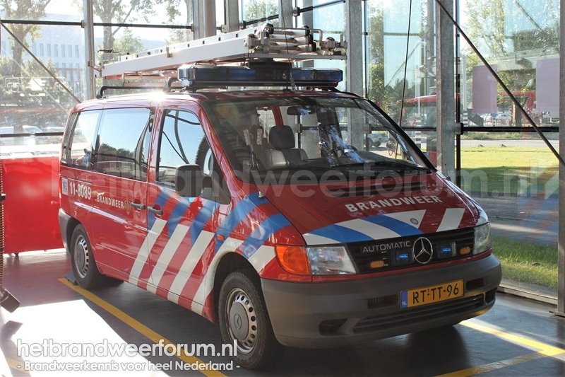 11-8089 Personeels/Materiaalvoertuig