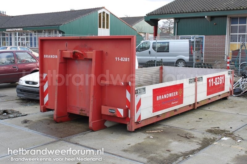 11-8281 Wrakkenhaakarmbak