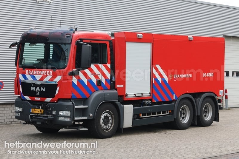 03-8260 Schuimblusvoertuig