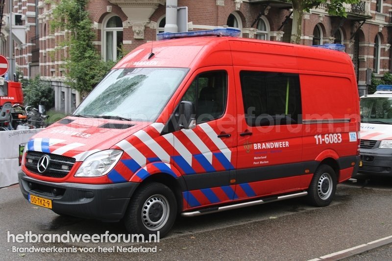 11-6083 Personeels/Materiaalvoertuig