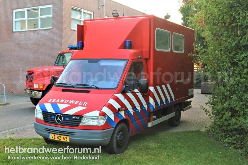 19-4392 Verbindings/Commandovoertuig