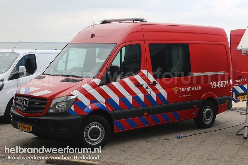 19-6671 Personeels/Materiaalvoertuig