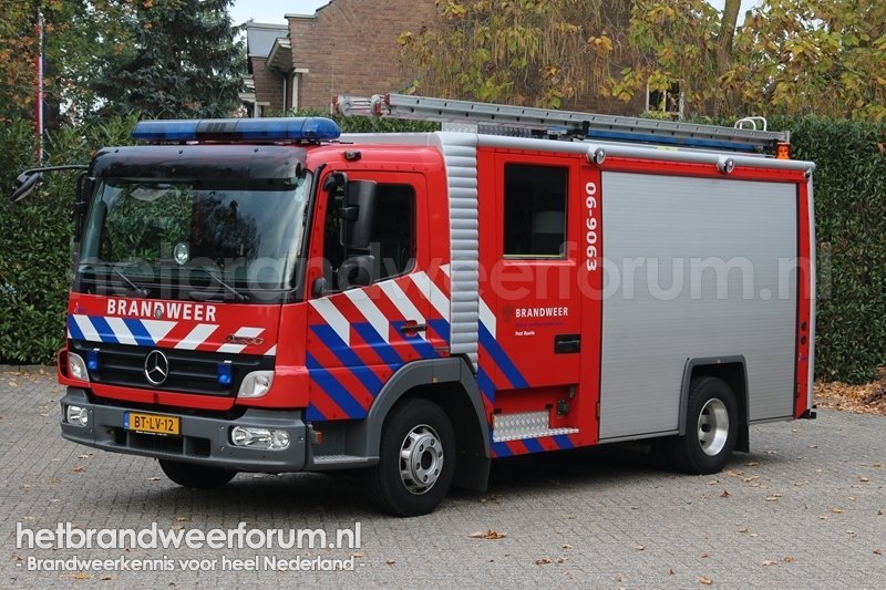 06-9063 Personeels/Materiaalvoertuig