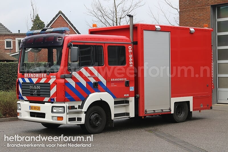 06-9461- Personeels/Materiaalvoertuig 