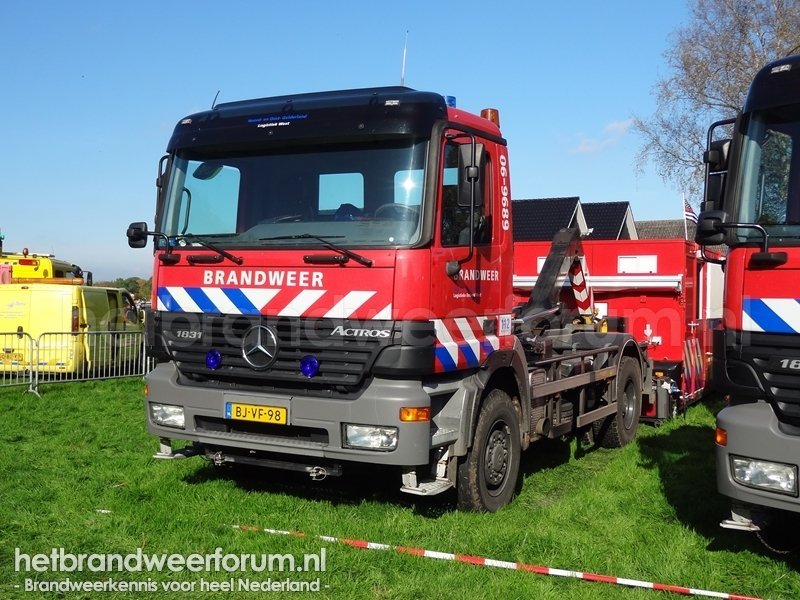 06-9689 Haakarmvoertuig (BJ-VF-98)