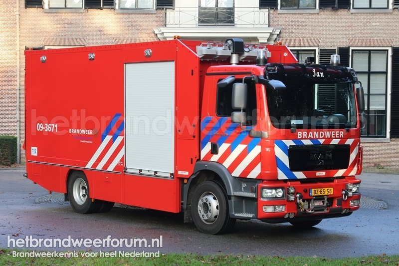 09-3671 Hulpverleningsvoertuig