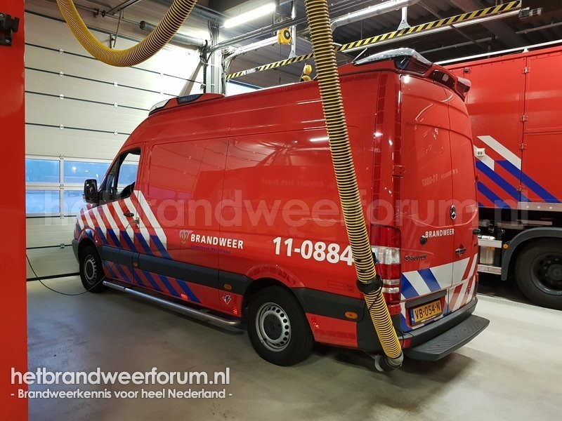 11-0884 Personeels/Materiaalvoertuig