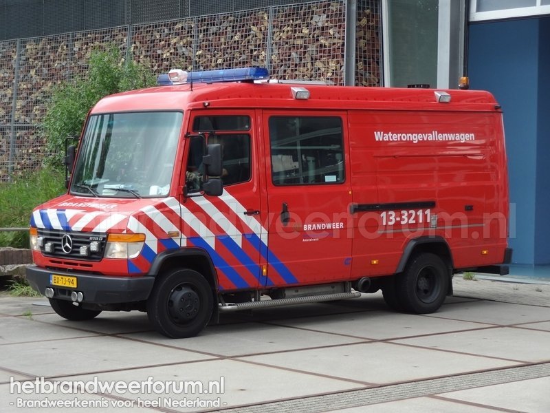13-3211 Waterongevallenvoertuig
