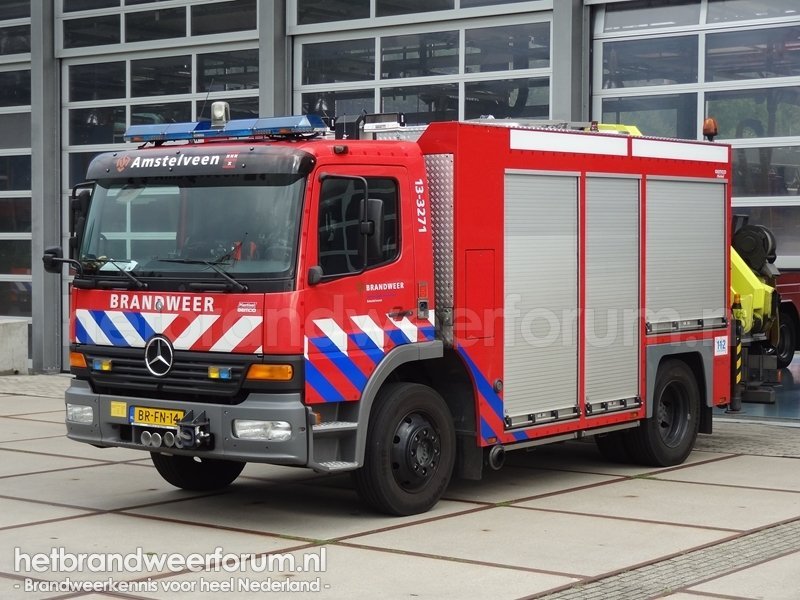 13-3271 Hulpverleningsvoertuig