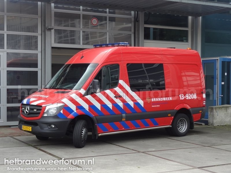 13-9208 Personeels/Materiaalvoertuig