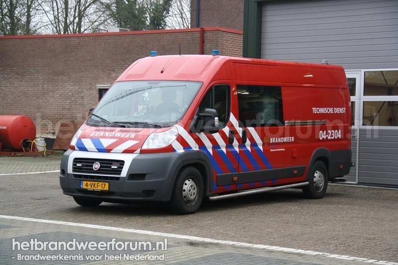 04-2304 Personeels/Materiaalvoertuig