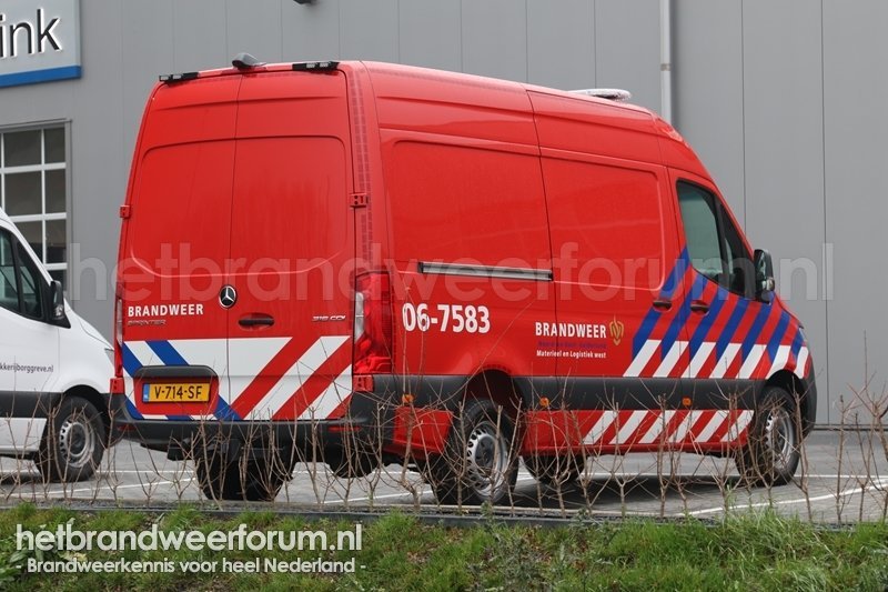 06-7583 Personeels/Materiaalvoertuig