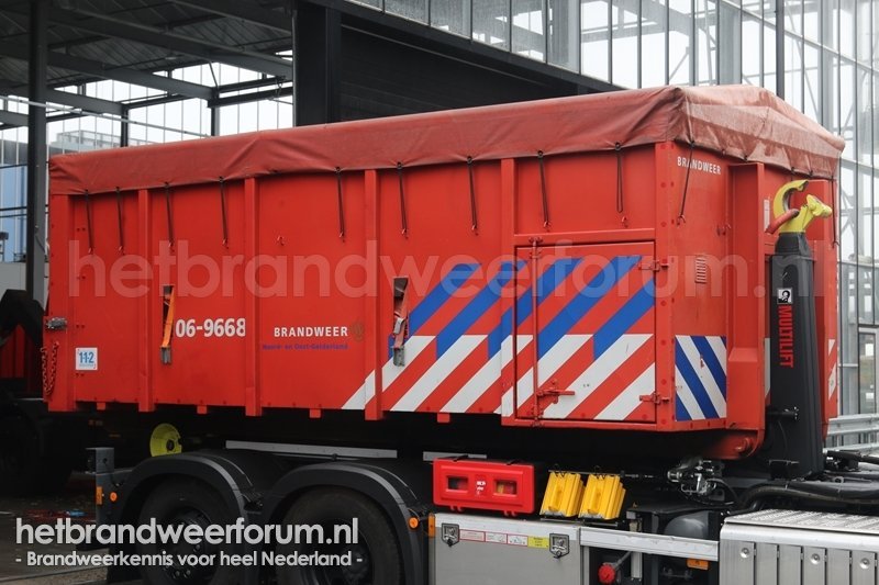 06-9668 Slangenhaakarmbak