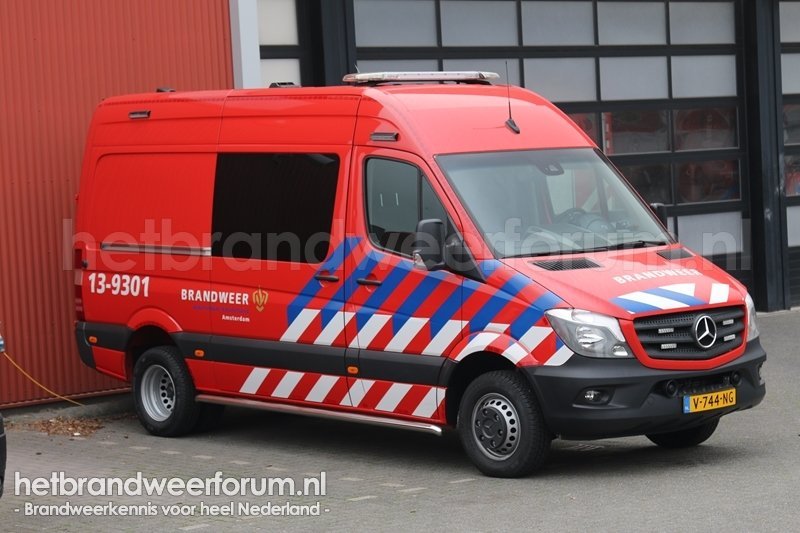 13-9301 Personeels/Materiaalvoertuig