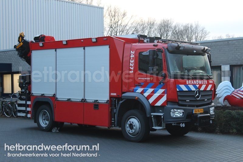24-3271 Hulpverleningsvoertuig