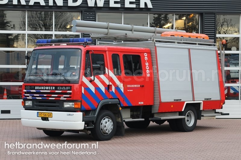 06-9065 Personeels/Materiaalvoertuig