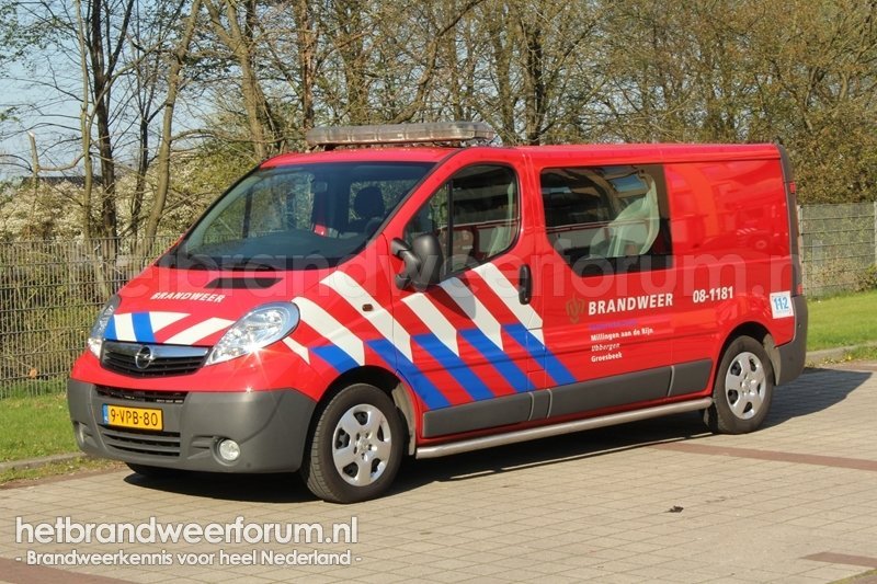 08-1181 Personeels/Materiaalvoertuig