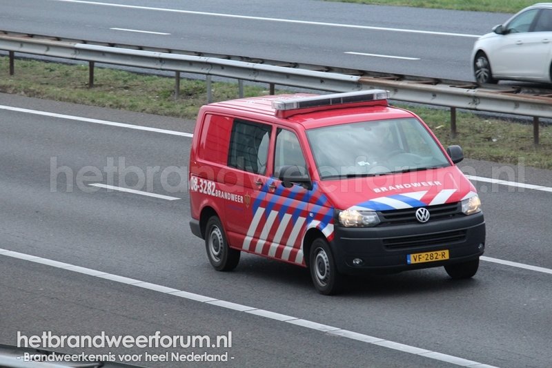 08-3282 Personeels/Materiaalvoertuig