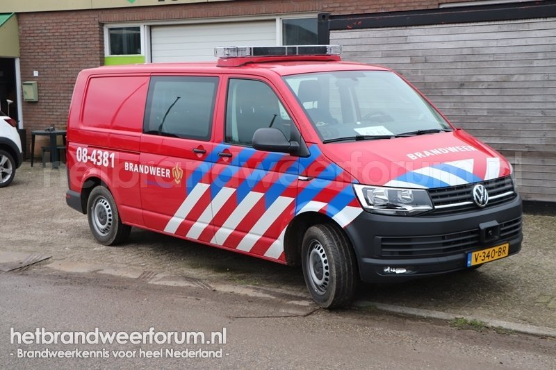 08-4381 Personeels/Materiaalvoertuig