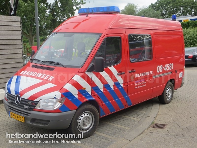 08-4581 Personeels/Materiaalvoertuig