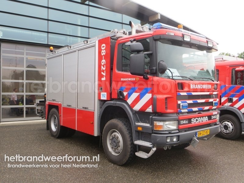 08-6271 Hulpverleningsvoertuig